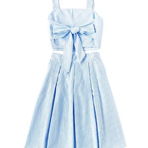 NEW! Cute two piece crop top and skirt